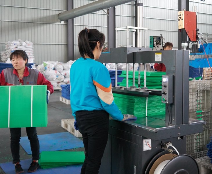 Our own factory produces the box and lid together