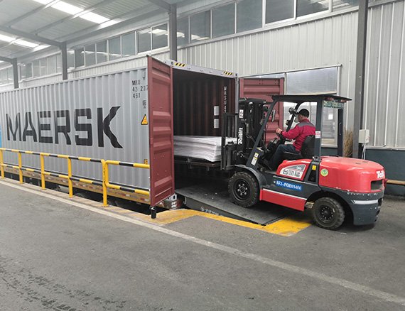 Standard size corrugated plastic sheets