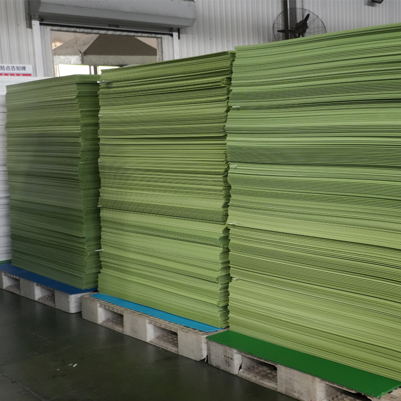Green Corrugated Plastic Sheets