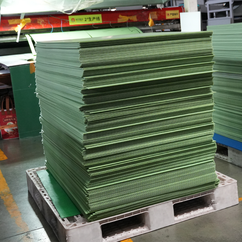 Green Corrugated Plastic Sheets
