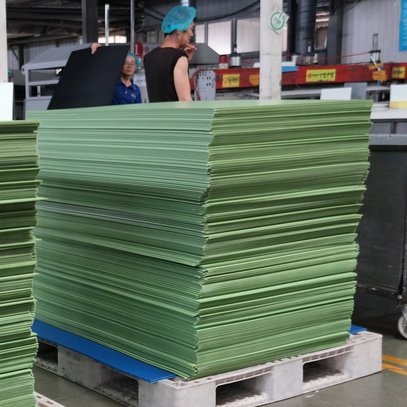 Green Corrugated Plastic Sheets